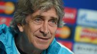 Pelatih Manchester City, Manuel Pellegrini, menegaskan timnya akan bermain dengan kepala dingin untuk mengalahkan Real Madrid di Liga Champions. (EPA/PeterPowell)