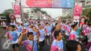 Peserta mulai berlari saat Run & Walk in Harmony di kawasan Senayan City, Jakarta (27/09/2015). Sebanyak 3500 peserta mengikuti dan berpartipasi dalam Run & Walk in harmony sejauh 5 km. (Liputan6.com/Herman Zakharia)
