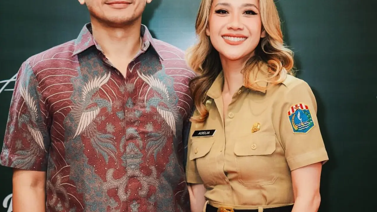 Suami Bunga Citra Lestari, Tiko Aryawardhana tersangkut masalah hukum. Dia dituding melakukan penggelapan saat menjabat sebagai Direktur di salah satu perusahaan yang bergerak pada bidang makanan. Itulah top 3 news hari ini.