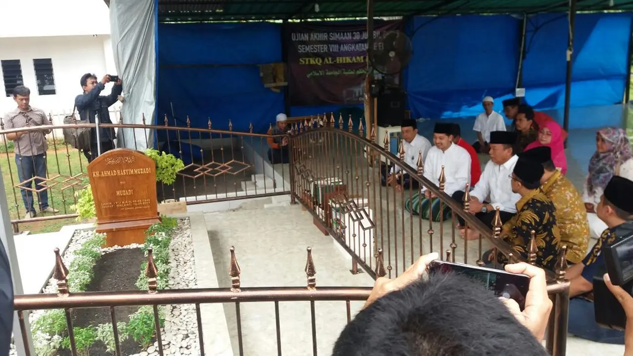 Bakal Calon Gubernur Jabar TB Hasanuddin berziarah ke makam KH Hasyim Muzadi