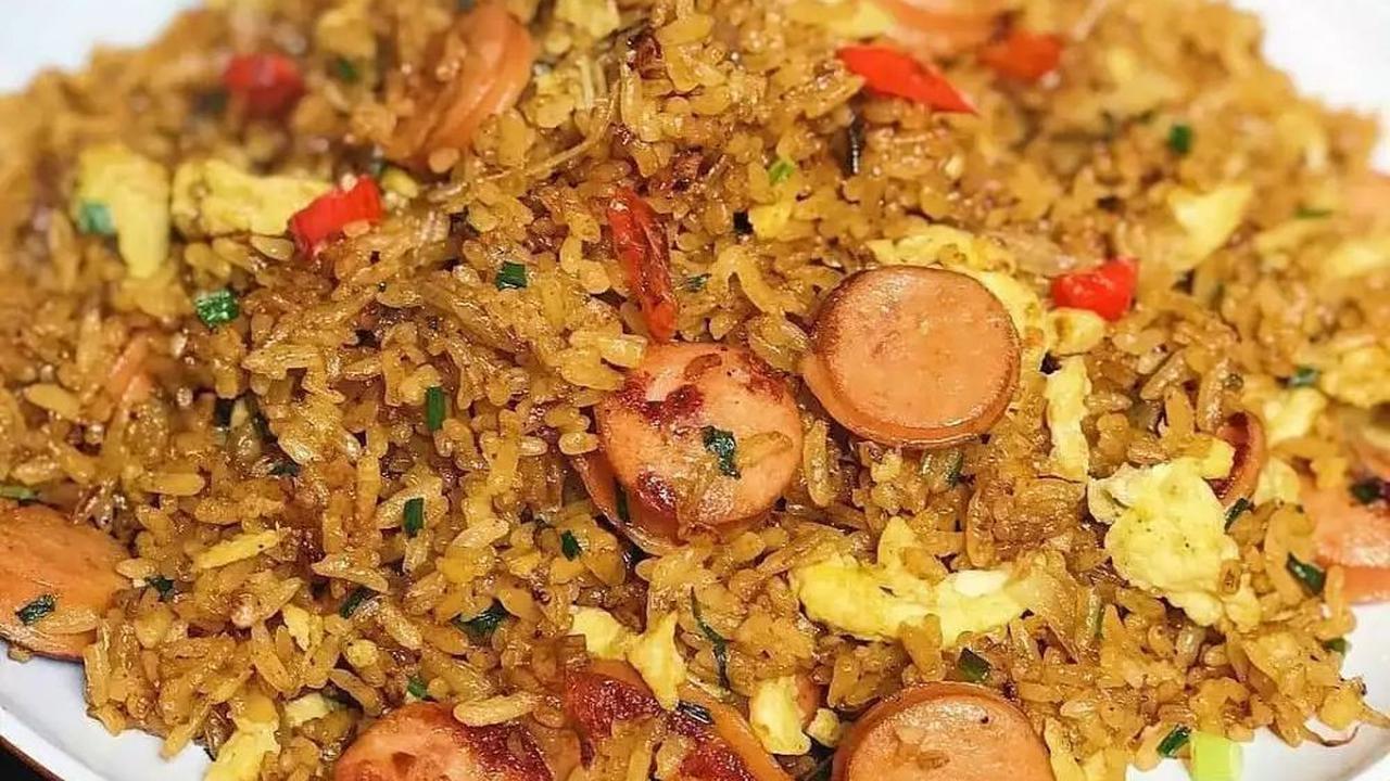 8. Nasi Goreng Kecap Sosis
