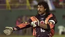 4. Rene Higuita (41 gol) - Penjaga gawang yang terkenal dengan scorpion kick ini total telah mencetak 41 gol sepanjang kariernya. Rene Higuita juga berhasil mencetak tiga gol saat bermain untuk timnas Kolobia. (AFP/Rafael Urzua)