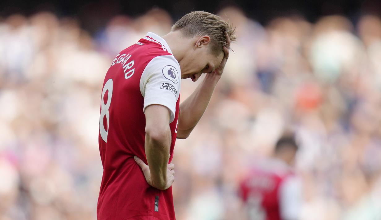 Kans Arsenal untuk menjadi juara semakin tipis. Karena pada saat sama, Manchester City (Man City) sukses mengandaskan Everton dengan skor 3-0. (AP Photo/Kirsty Wigglesworth)