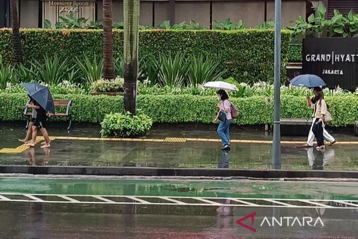 BMKG: Mayoritas Kota Besar Diprediksi Alami Hujan Ringan, Waspada Potensi Lebat di Beberapa Wilayah