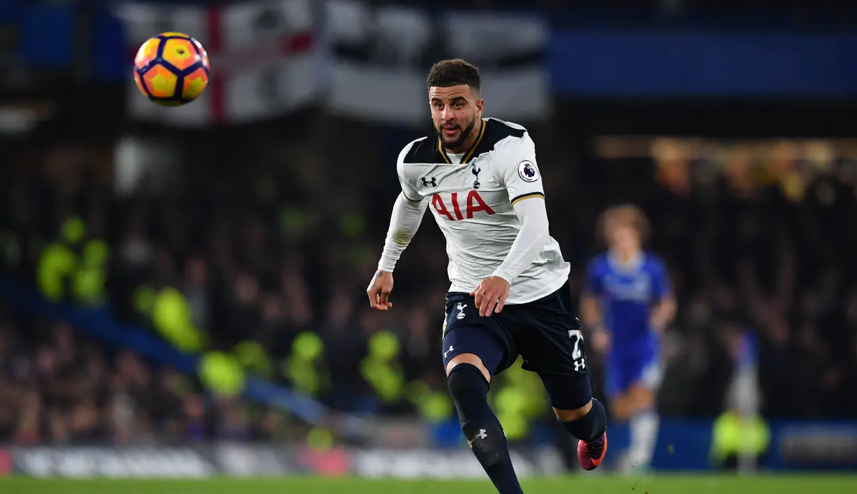 Kyle Walker menerima pinangan Manchester City dengan nilai transfer sebesar 50 juta poundsterling. (AFP/Ben Stansall)