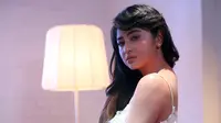 Mesranya Dewi Perssik Temani Suami yang Sedang Sakit