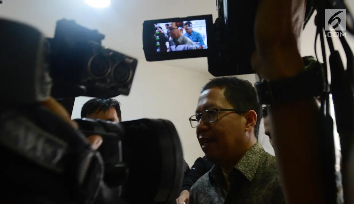 Plt Ketum PSSI Joko Driyono alias Jokdri bersiap menjalani pemeriksaan lanjutan sebagai tersangka kasus dugaan skandal pengaturan skor pertandingan bola liga 2 dan liga 3 Indonesia di Polda Metro Jaya, Jakarta, Kamis (21/2). (Merdeka.com/Imam Buhori)