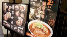 Berkunjung ke Jepang tak lengkap jika tak menikmati ramen di negara asalnya.