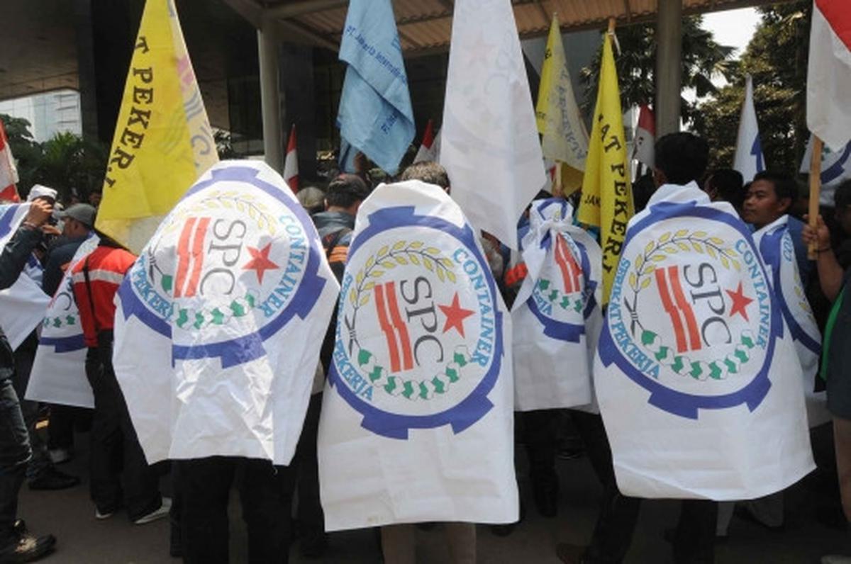 Geruduk KPK, pekerja JICT gelar teatrikal korupsi Pelindo II
