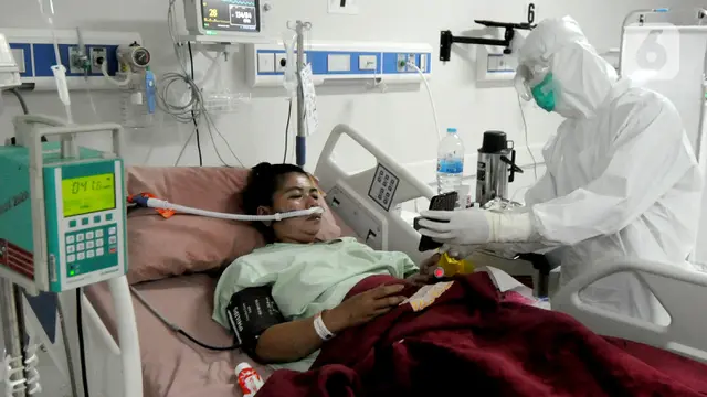 FOTO: Perjuangan Paramedis Merawat Pasien COVID-19 di RSUD Kota Bogor