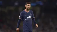 Penyerang PSG Lionel Messi dalam laga kontra Manchester City pada matchday kelima Grup A Liga Champions di Etihad Stadium, Inggris, Kamis (25/11/2021) dini hari WIB. (Tim Goode/PA via AP)