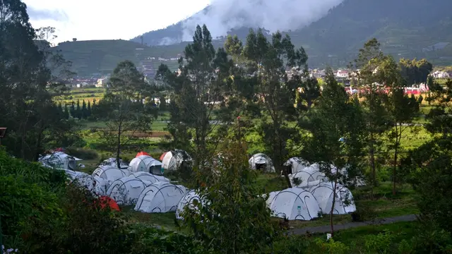 Tenda gunung bisa menjadi alternatif menghabiskan libur panjang natal dan tahun baru di Dieng, Jawa Tengah. (Foto: Liputan6.com/Muhamad Ridlo)