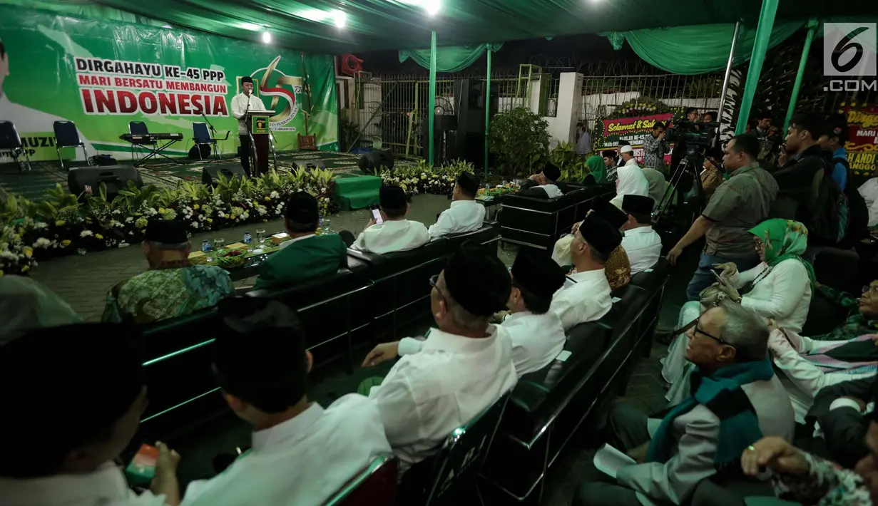 Suasana acara tasyakuran harlah ke-45 PPP di Kantor DPP PPP, Jalan Diponegoro, Menteng, Jakarta, Jumat (5/1). Harlah tersebut bertemakan "mari bersatu membangun Indonesia". (Liputan6.com/Faizal Fanani)