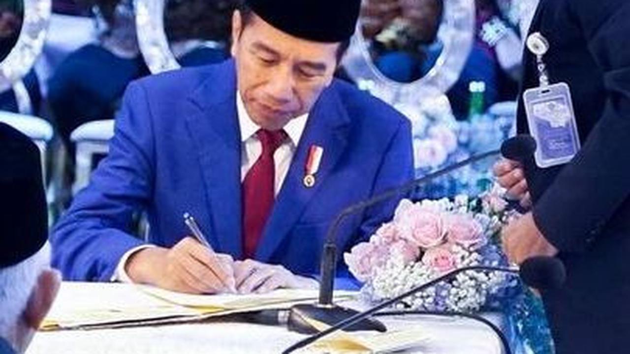 Orang penting di Indonesia ini menjadi saksi pernikahan kedua mempelai.