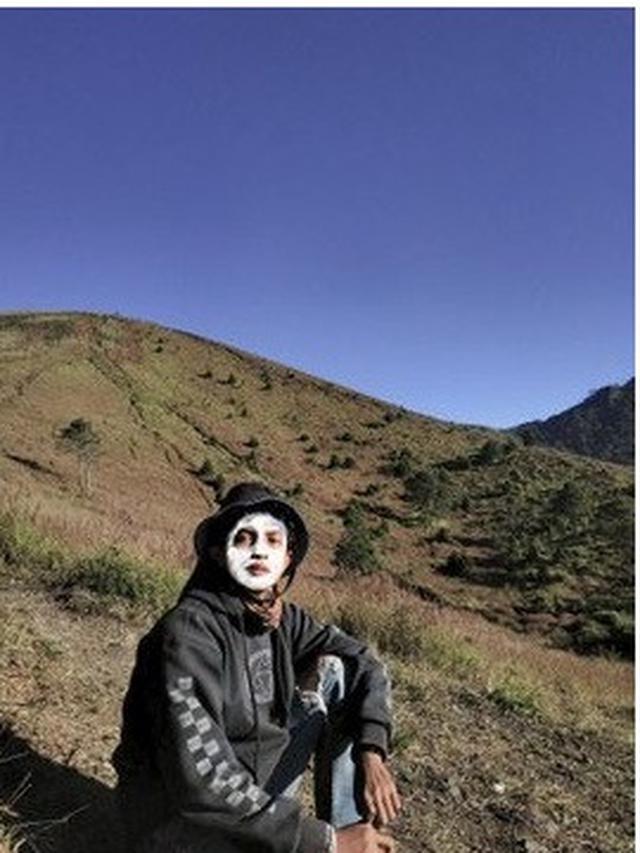 Pria Ini Minta Fotonya Diedit Lebih Bagus, 6 Hasilnya Bikin Senyum Sendiri