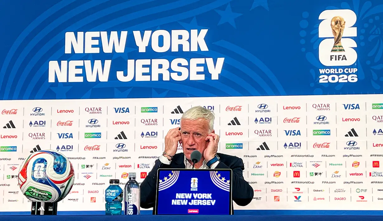 Keunikan lain ditemui KLY Sports adalah peran vital interpreter atau juru bahasa dalam sesi konferensi pers tersebut. (Bola.com/Hery Kurniawan/Adv/Powerade)