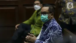 Terdakwa kasus dugaan suap penghapusan red notice atas nama Djoko S Tjandra, Brigjen (Pol) Prasetijo Utomo bersiap menjalani sidang pembacaan tuntutan di Pengadilan Tipikor Jakarta, Senin (8/2/2021). Prasetijo Utomo dituntut 2,5 tahun penjara, denda Rp 100 Juta. (Liputan6.comHelmi Fithriansyah)