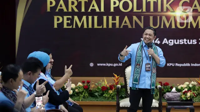 Ketua KPU Terima Pendaftaran Partai Gelora