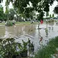 Banjir Indramayu akibat luapan Sungai Cimanuk semakin meluas menggenangi ribuan desa di lima kecamatan. Foto (Liputan6.com / Panji Prayitno)