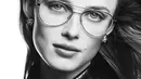 <p>Untuk model aviator menawarkan frame vintage yang menawarkan perjalanan timeless menembus waktu. (Foto: Dok. Chanel)</p>