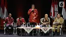 Menpan RB Tjahjo Kumolo (tengah)menyampaikan paparan saat diskusi panel V Rakornas Indonesia Maju antara Pemerintah Pusat dan Forum Koordinasi Pimpinan Daerah (Forkopimda) di Bogor, Rabu (13/11/2019). Panel V itu membahas penyederhanaan regulasi dan reformasi birokrasi (Liputan6.com/Herman Zakharia)