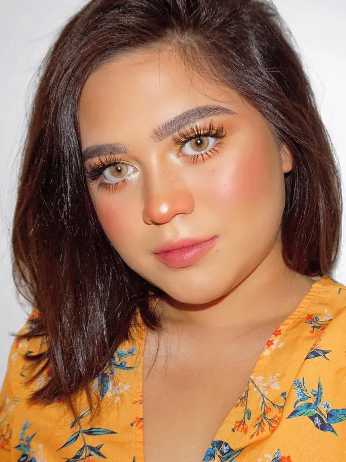 Gaya Makeup ala Beauty Influencer Sarah Ayu yang Bikin Wajah Fresh