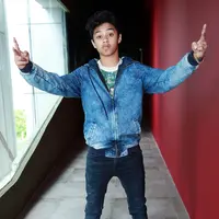 Kini, lelaki yang bulan September mendatang usianya genap 17 tahun, tengah mempersiapkan single keduanya. (Deki Prayoga/Bintang.com)