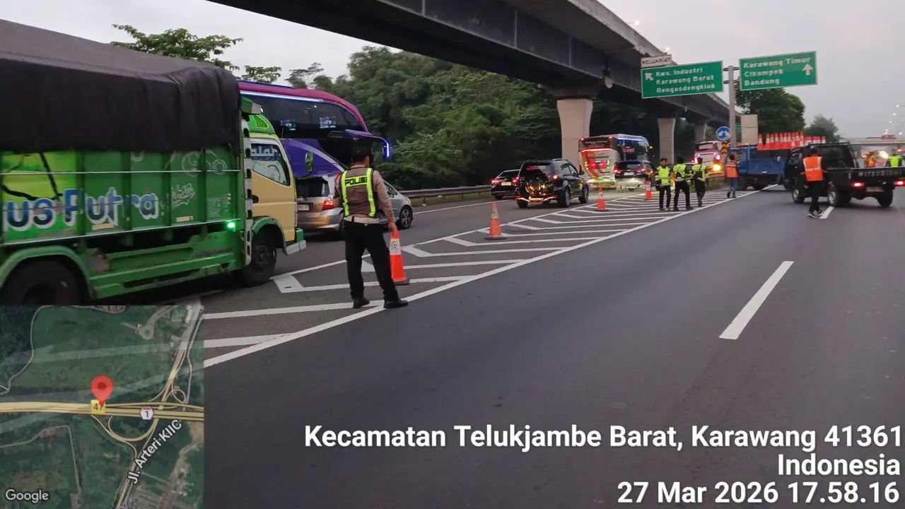 Polisi rekayasa arus lalu lintas di Tol Jakarta Cikampek. (Istimewa)