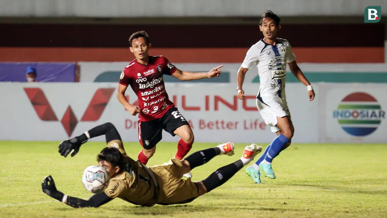 Foto: Laga Keras, Bali United Bermain Imbang Tanpa Gol dengan PSIS Semarang di Pertandingan Lanjutan BRI Liga 1