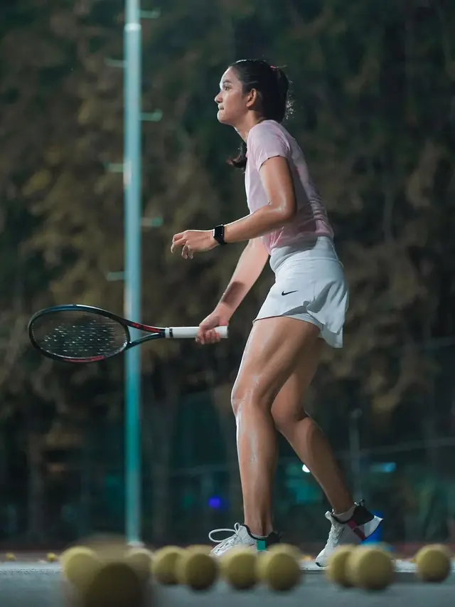 6 Gaya Sporty Maya Kurnia Indri Sari, Pemain Voli Cantik di di PLN Mobile Proliga 2024 yang Hobi Lakukan Berbagai Macam Olahraga