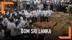 Pemakaman korban teror bom Sri Lanka mulai dilakukan. Isak tangis keluarga mengiringi peletakan peti jenazah ke dalam liang lahat.