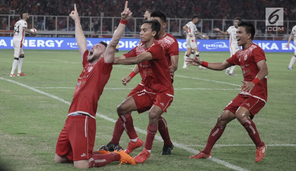 Striker Persija Jakarta, Marko Simic, merayakan gol ke gawang Bali United pada final Piala Presiden di Stadion Utama GBK, Senayan, Jakarta, Sabtu (17/2). Persija Jakarta sementara unggul 2-0 atas Bali United. (Liputan6.com/Arya Manggala)