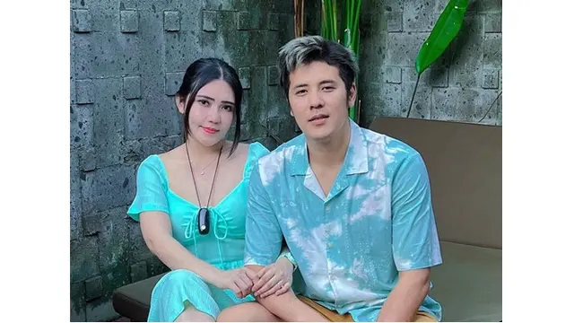 Pernikahan Digelar Live 5 Hari di TV, Ini 6 Potret Mesra Via Vallen dan Chevra Yolandi