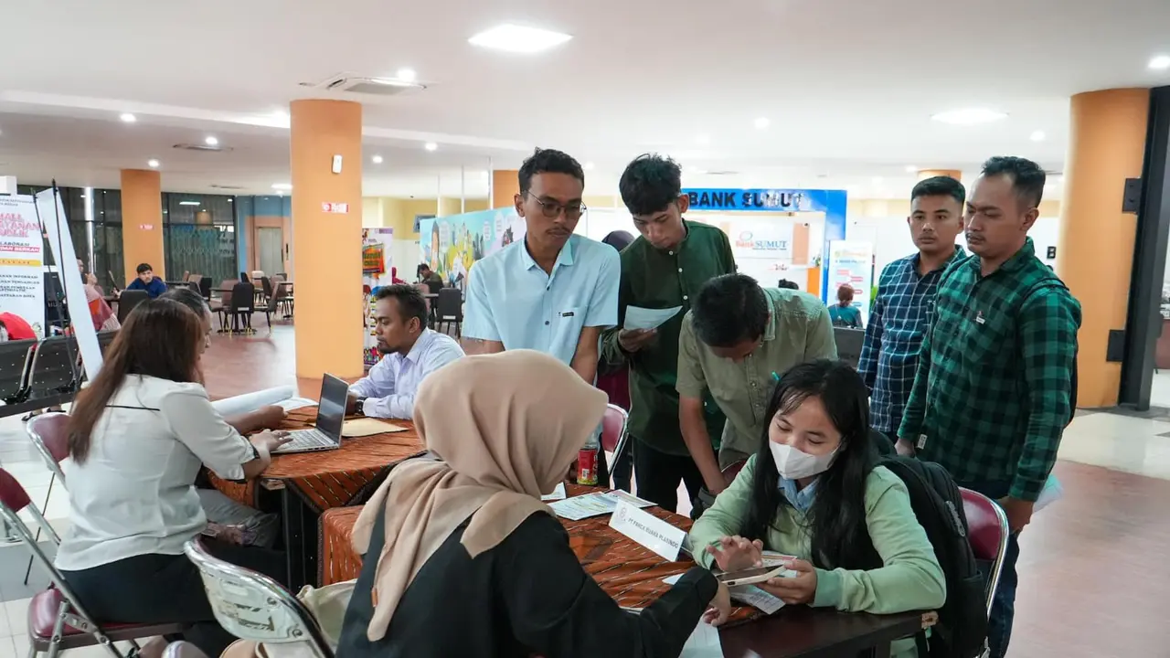 Pemerintah Kota (Pemko) Medan, melalui Dinas Ketenagakerjaan, menggelar program Job Fair Mini secara bergiliran di setiap kecamatan di Kota Medan.