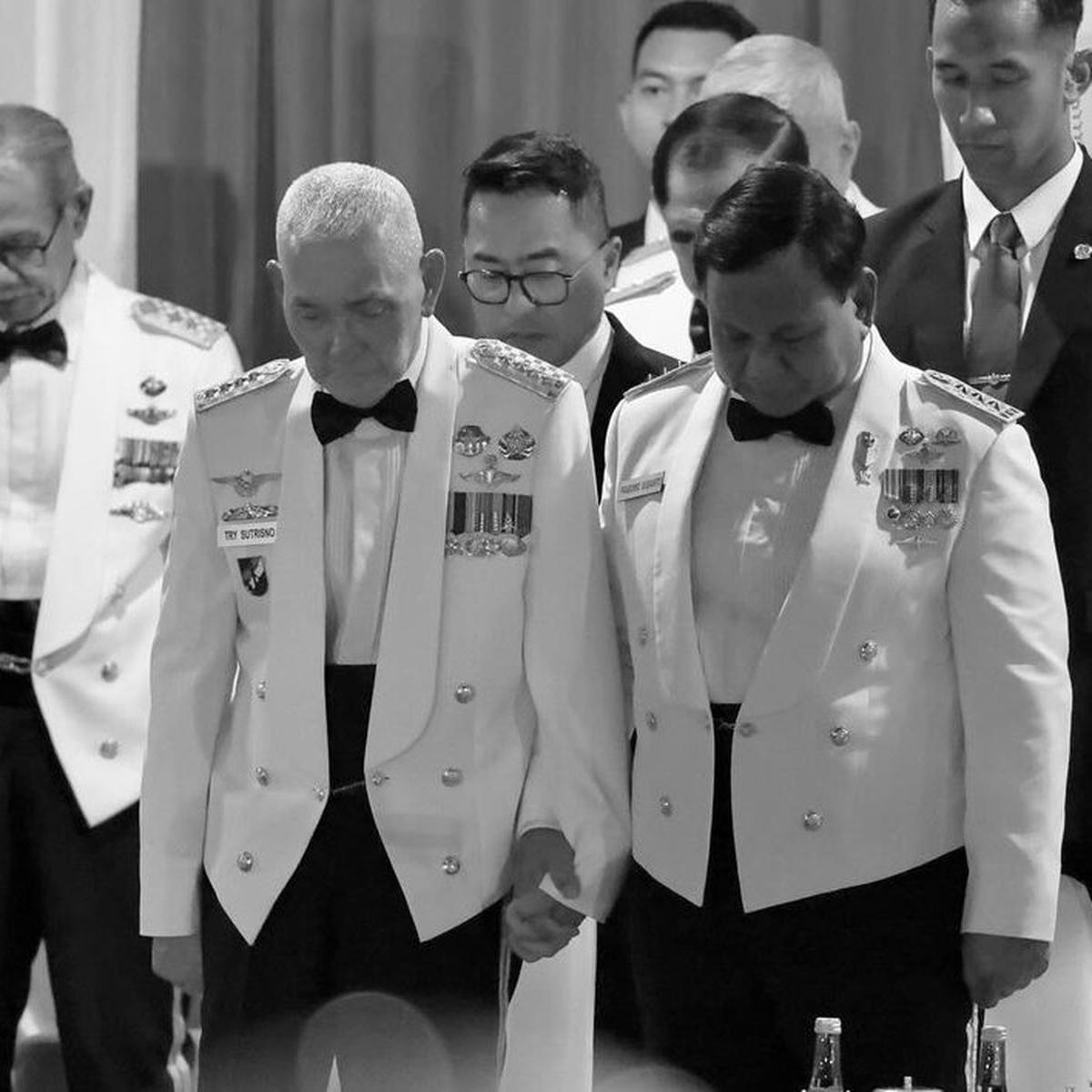 Bisik-Bisik Prabowo dengan SBY Duduk Sebelahan Hingga Momen Genggam Tangan Try Sutrisno