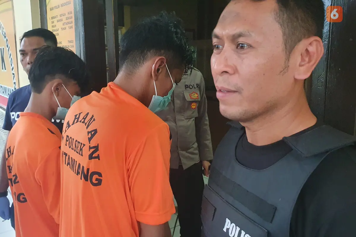 Dua pelaku jambret tas wanita ditangkap polisi di Kecamatan Citamiang Kota Sukabumi (Liputan6.com/Fira Syahrin).
