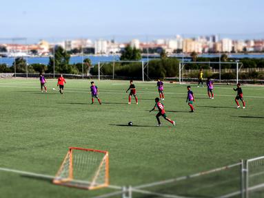 Hari ini menjadi hari kelima pemusatan latihan Korea-Korea Selecao (KKS) di negaranya Cristiano Ronaldo. Kali ini, mereka berlatih dan menimba ilmu di akademi klub tersukses di Liga Portugal, yaitu Benfica. (Bola.com/Bagaskara Lazuardi)