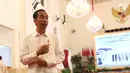 Presiden Joko Widodo (Jokowi) memberikan keterangan seusai menerima perwakilan sopir truk se-Indonesia di Istana Negara, Jakarta, Selasa (8/5). Para sopir mengeluhkan maraknya kasus pungli dari kawasan Sumatera hingga Jakarta. (Liputan6.com/Angga Yuniar)