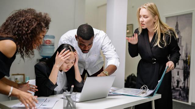 Istirahat Singkat di Meja sebagai Cara Mudah Tingkatkan Kesehatan Mental Saat Bekerja (pexels.com)