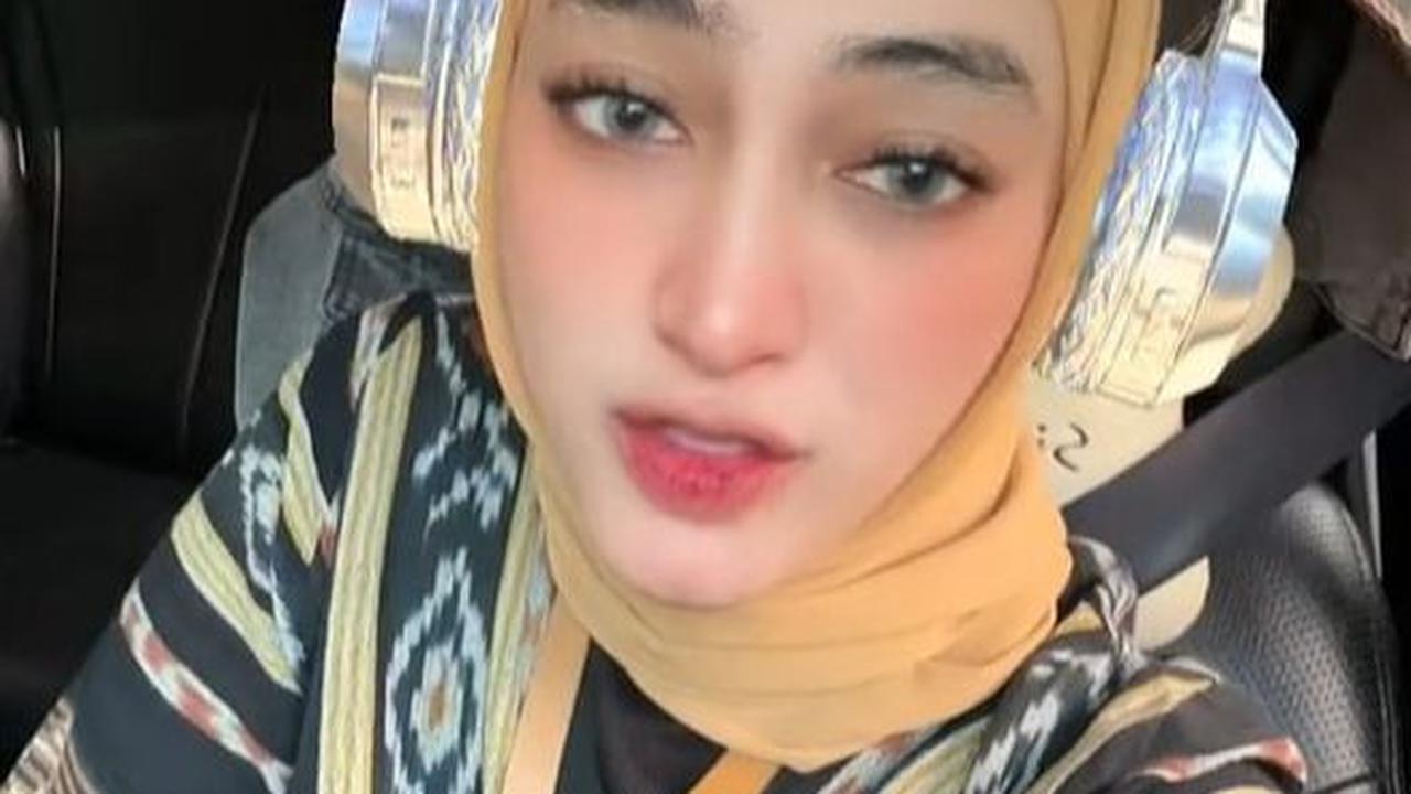 Inilah potret Santyka Fauziah, yang diduga kekasih baru Sule. Dia adalah seorang seleb TikTok yang cukup rajin bikin konten.