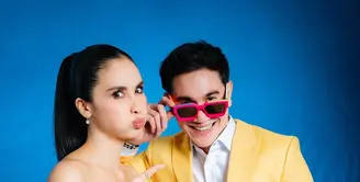 Vino G Bastian dan Marsha Timothy kembali beradu peran di sequel film Miracle in Cell No.7. Keduanya tampil serasi dengan gaya menggemaskan saat premiere film [@marshatimothy]