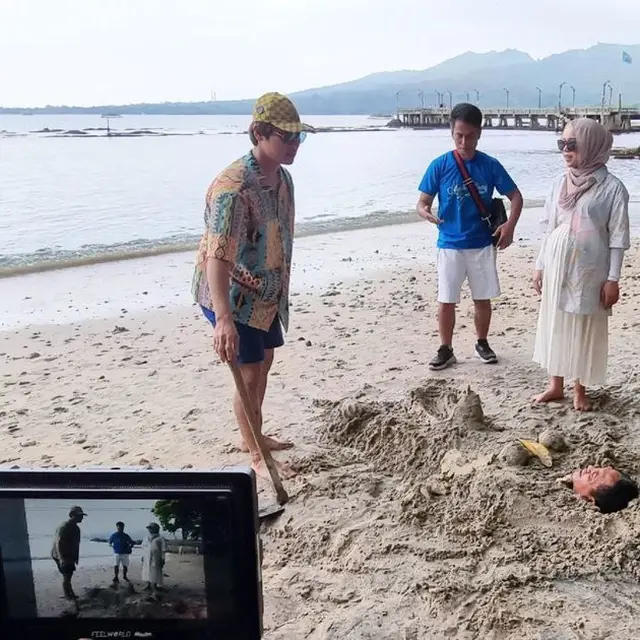 6 Momen Seru Lesti Kejora dan Rizky Billar Baby Moon Ke Pantai Carita