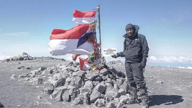 Makki Parikesit saat menjelajah beberapa Gunung di Jawa dan NTB (Istimewa)