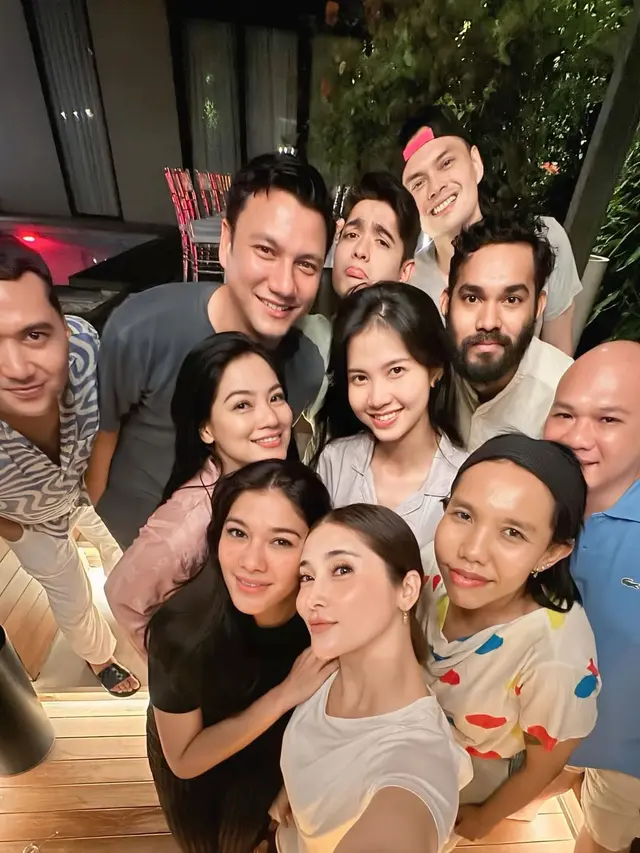 6 Potret Dekorasi Meja Outdoor untuk Pesta Ultah ala Titi Kamal, Minimalis Estetik