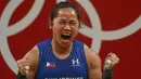 Hidilyn Diaz dari Filipina bereaksi setelah menjadi juara pertama dalam kompetisi angkat besi 55kg putri selama Olimpiade Tokyo 2020 di Tokyo International Forum, Tokyo pada 26 Juli 2021. (AFP/Vincenzo Pinto)