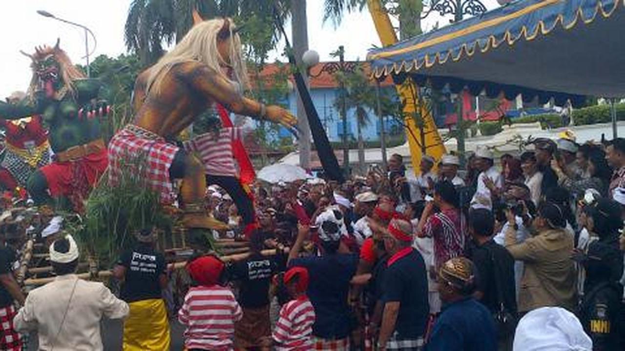 Peringati Nyepi, Tugu Pahlawan disatroni patung Buto