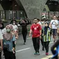 Warga berolahraga saat car free day di kawasan Bundaran HI, Jakarta, Minggu (4/12/2022). Kementerian Kesehatan mengungkapkan bahwa kasus COVID-19 di Indonesia mengalami penurunan sebanyak 632 kasus. (Liputan6.com/Faizal Fanani)