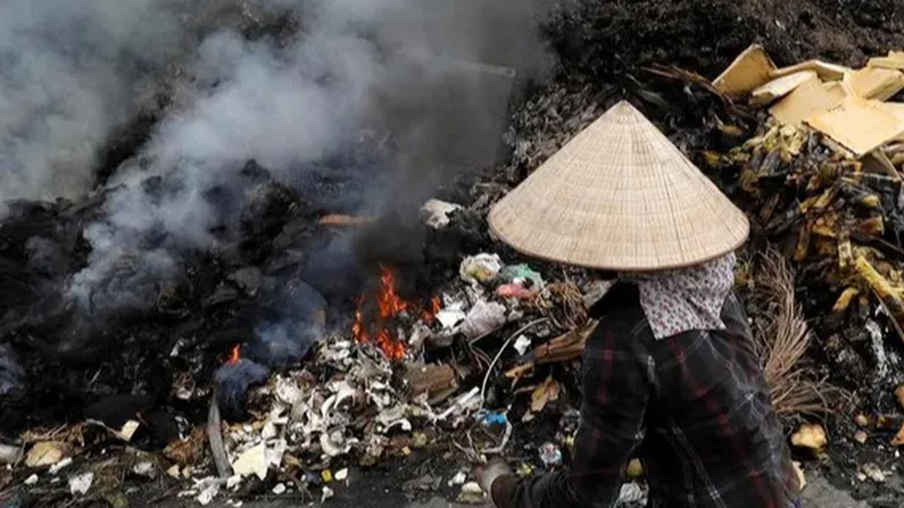 Ironisnya, rumah bocah tersebut berada di belakang RSU Tangerang Selatan, institusi kesehatan milik Pemkot.