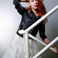 Penyanyi cantik Shae ditunjuk sebagai icon untuk menyanyikan jingle ulang tahun SCTV yang berjudul ‘Gojigo’, alias Goyang Dua Lima yang bermakna 25 tahun usia SCTV. (Galih W. Satria/Bintang.com)