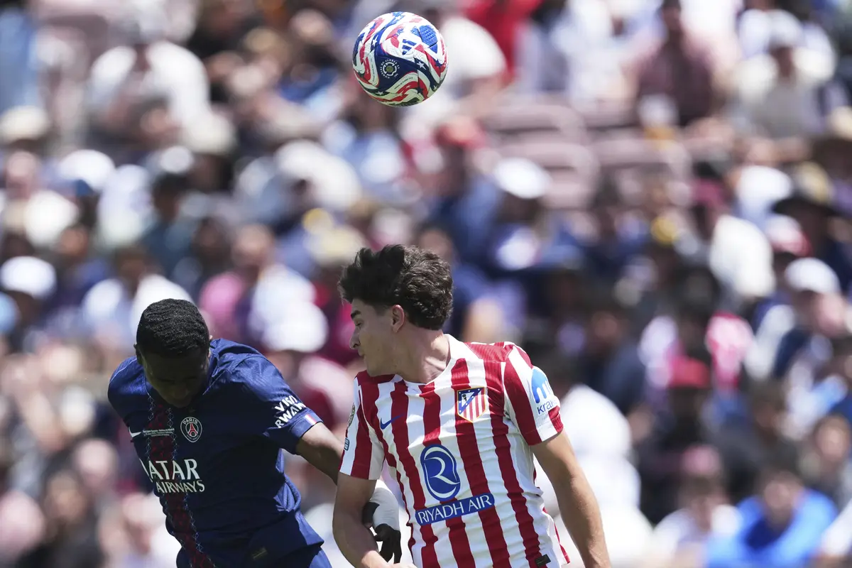 Willian Pacho, Paris Saint-Germain (PSG), Julian Alvarez, Atletico Madrid